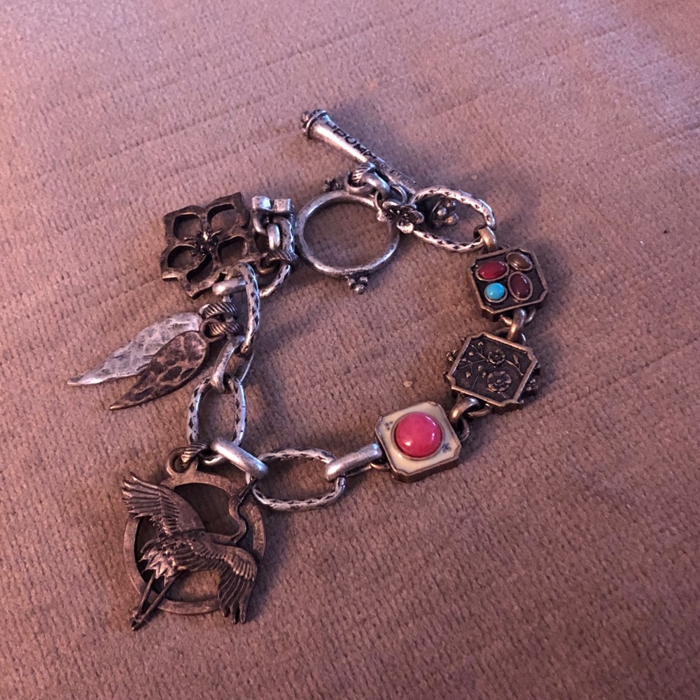 Vintage Elegant Charm Bracelet - 152A $35 or $30 w/offer